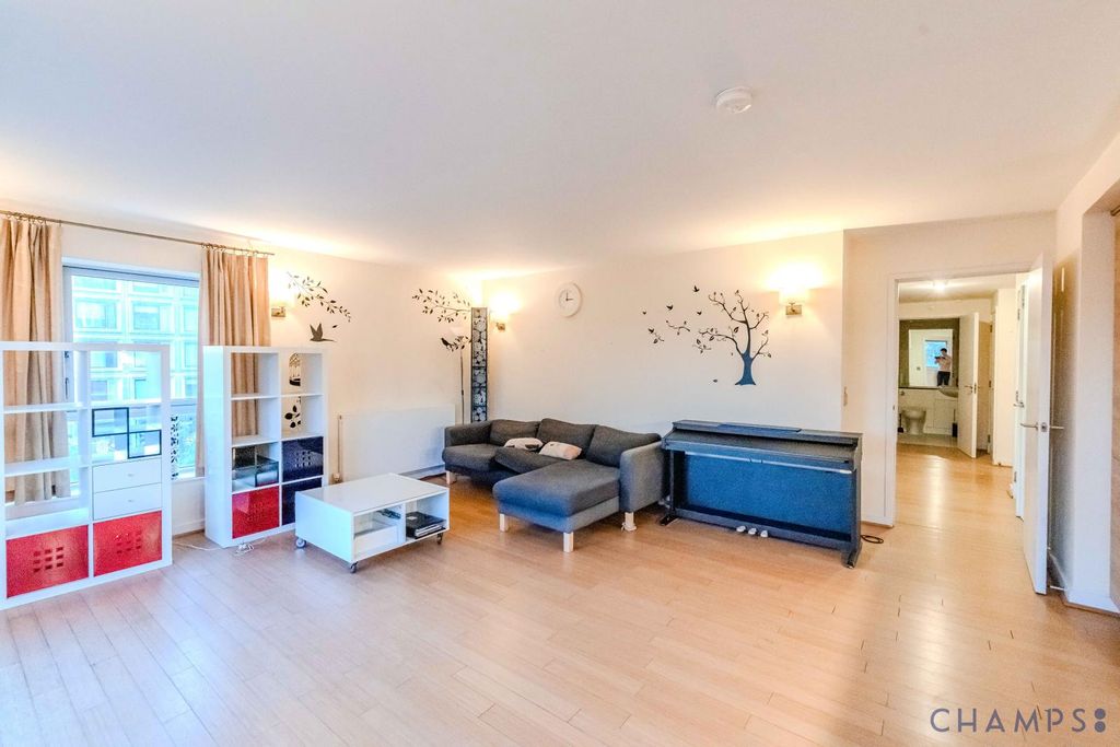 Property photo 3 of 9 054A0474