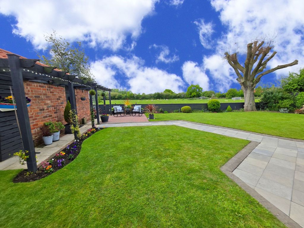 Property photo 2 of 50