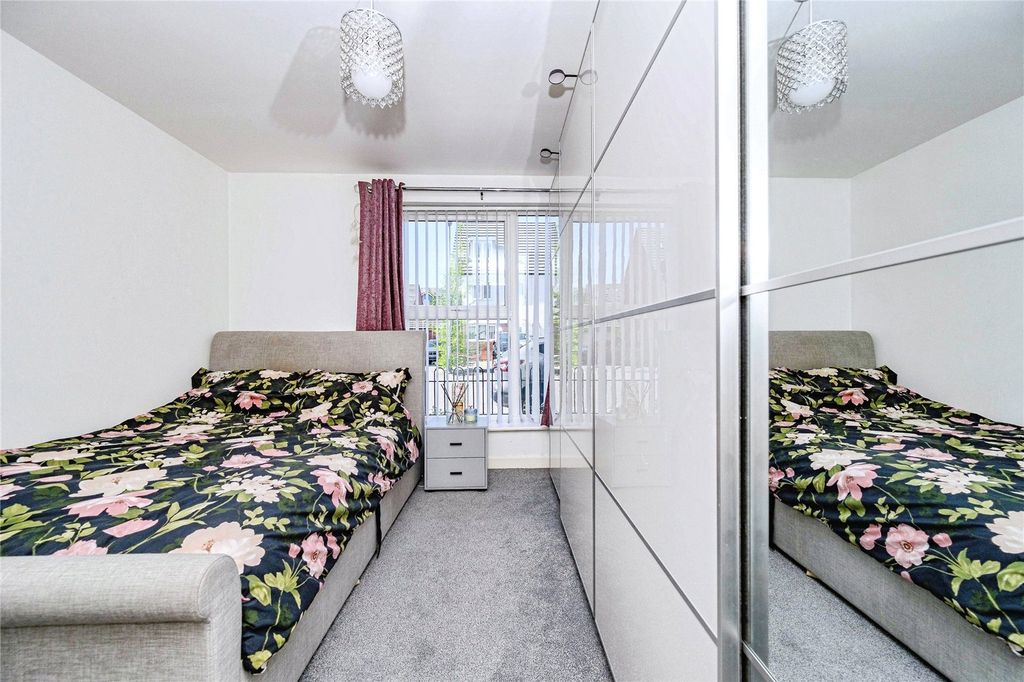 Additional image 7 of 2 bed flat for saleDukeminster Road, Dunstable, Bedfordshire LU5