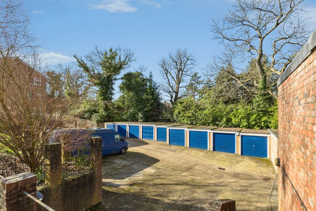 Additional image 16 of 3 bed flat for salePaddockhall Road, Haywards Heath RH16
