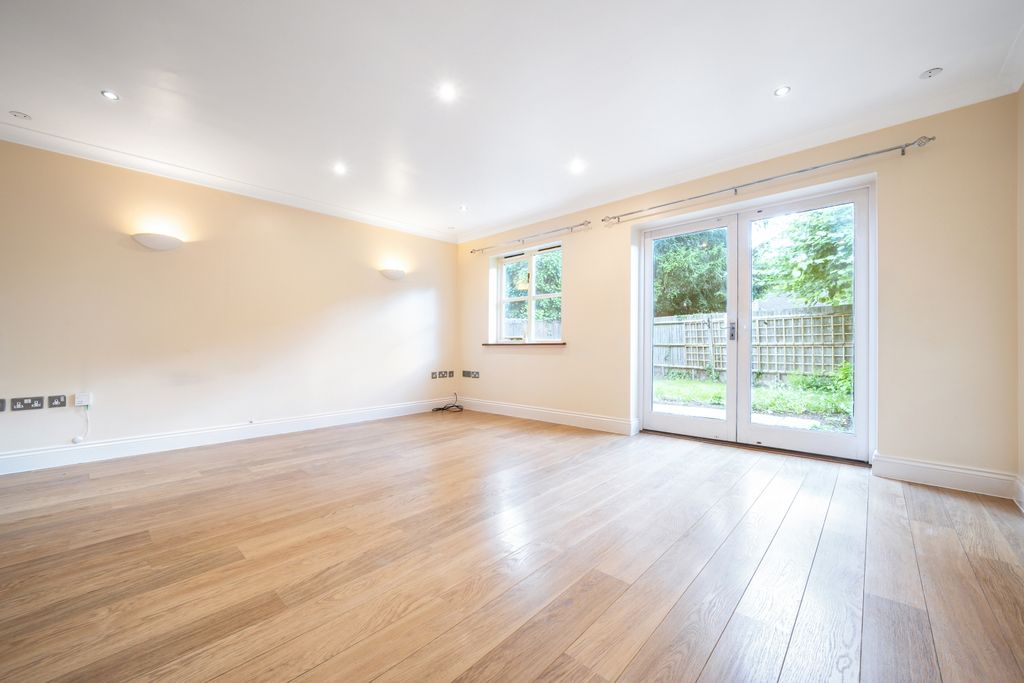 Property photo 3 of 15 1160323 (2)