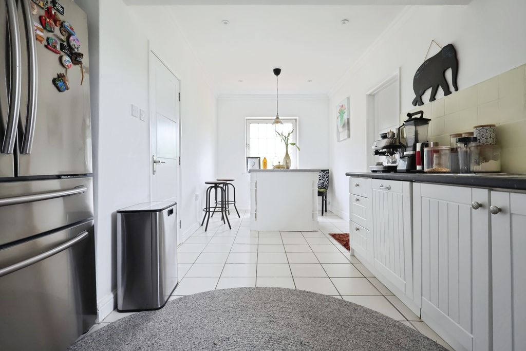 Property photo 3 of 48
