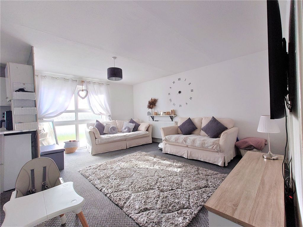 Property photo 2 of 7 Lounge