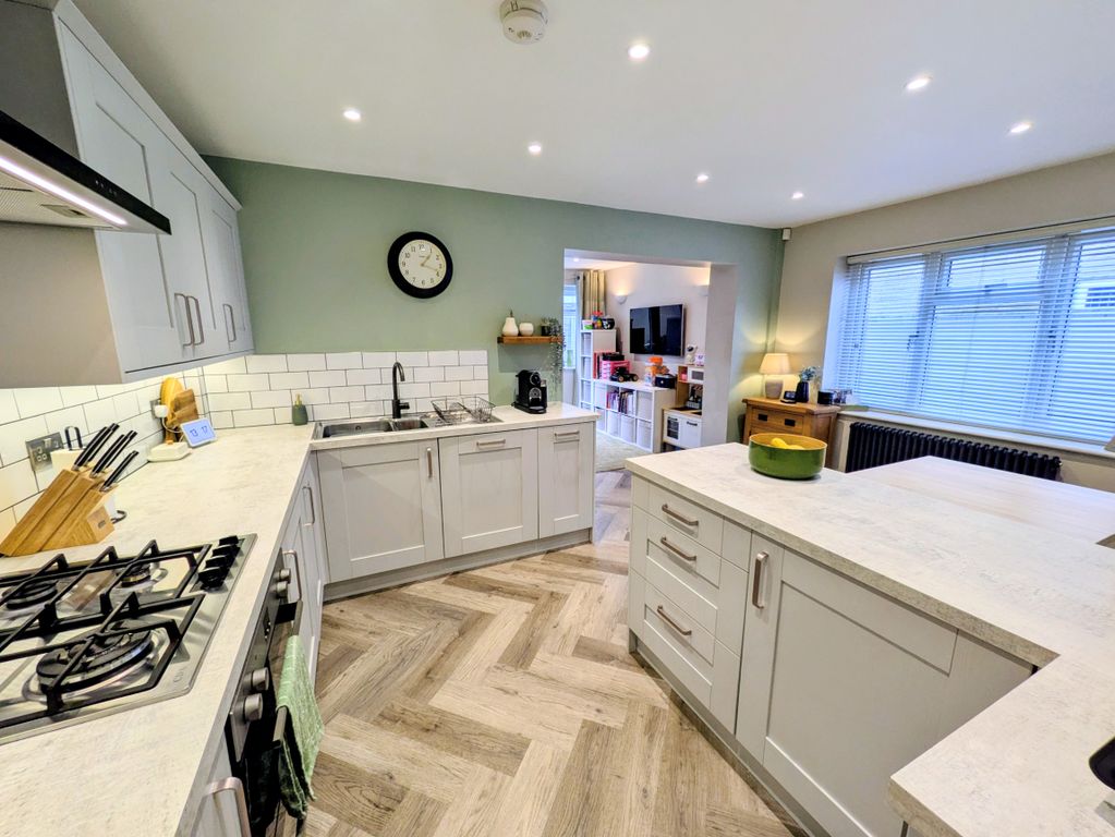 Property photo 3 of 34 1000032917