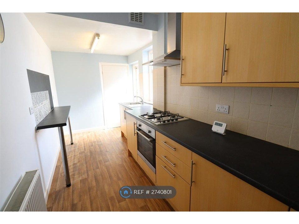 Property photo 3 of 15 Kitchen