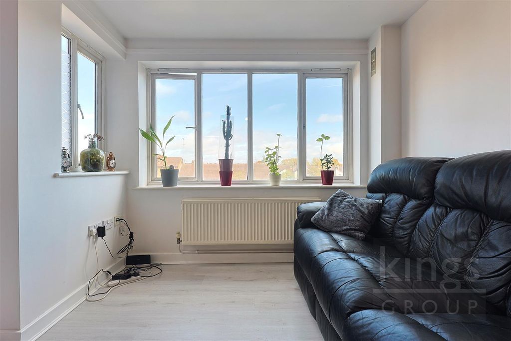 Property photo 3 of 24