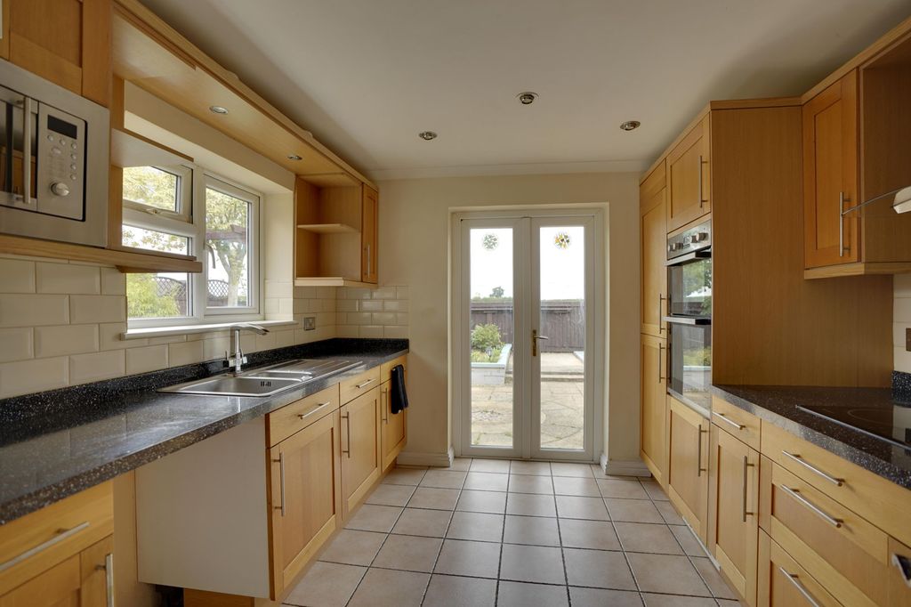 Property photo 3 of 16