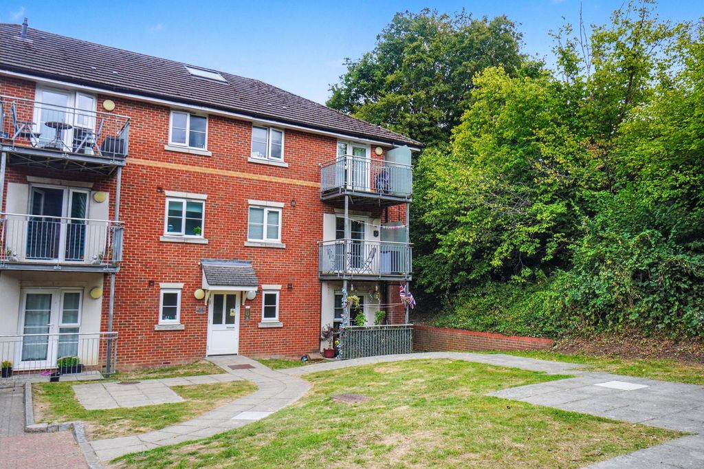 Property photo 1 of 10 Photo 11