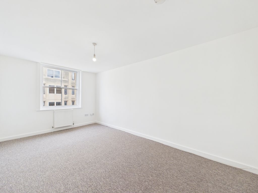 Property photo 2 of 7 Cam04693G0-Pr0100-Still015