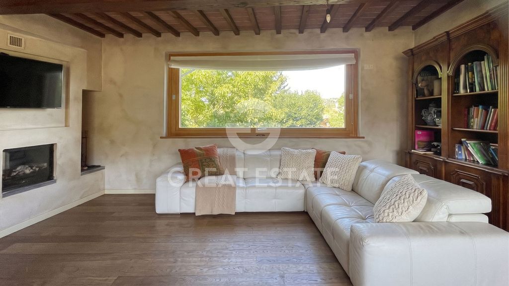 Property photo 2 of 28 Interiors