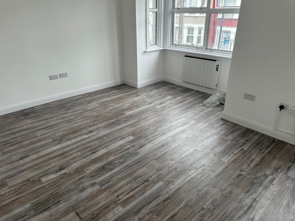 Property photo 1 of 8 2 Bedroom Flat For Rent