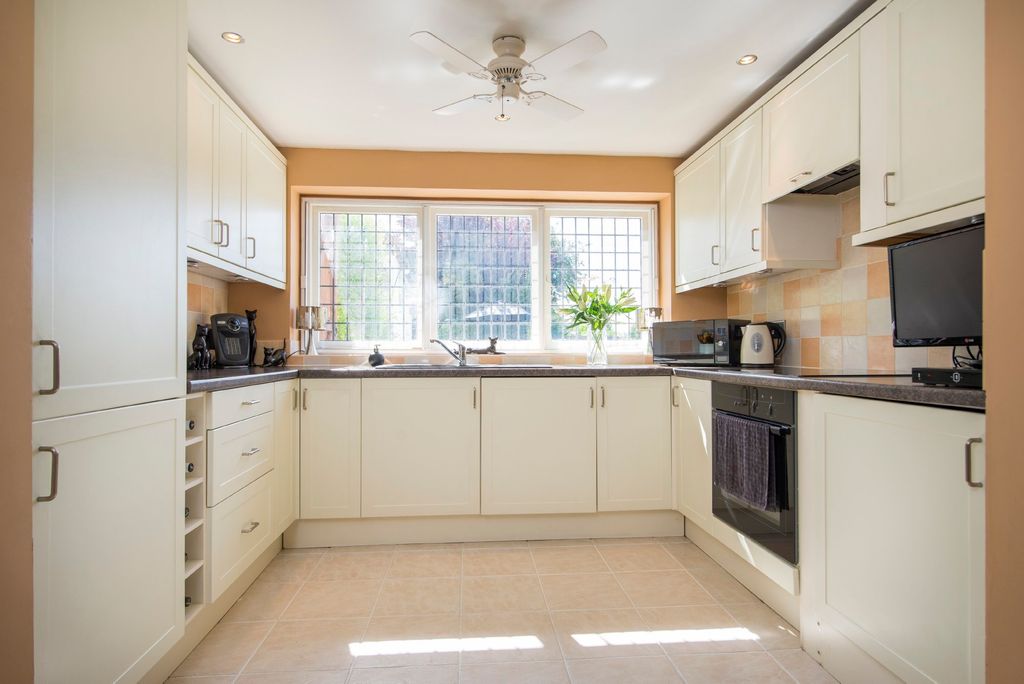 Property photo 2 of 13