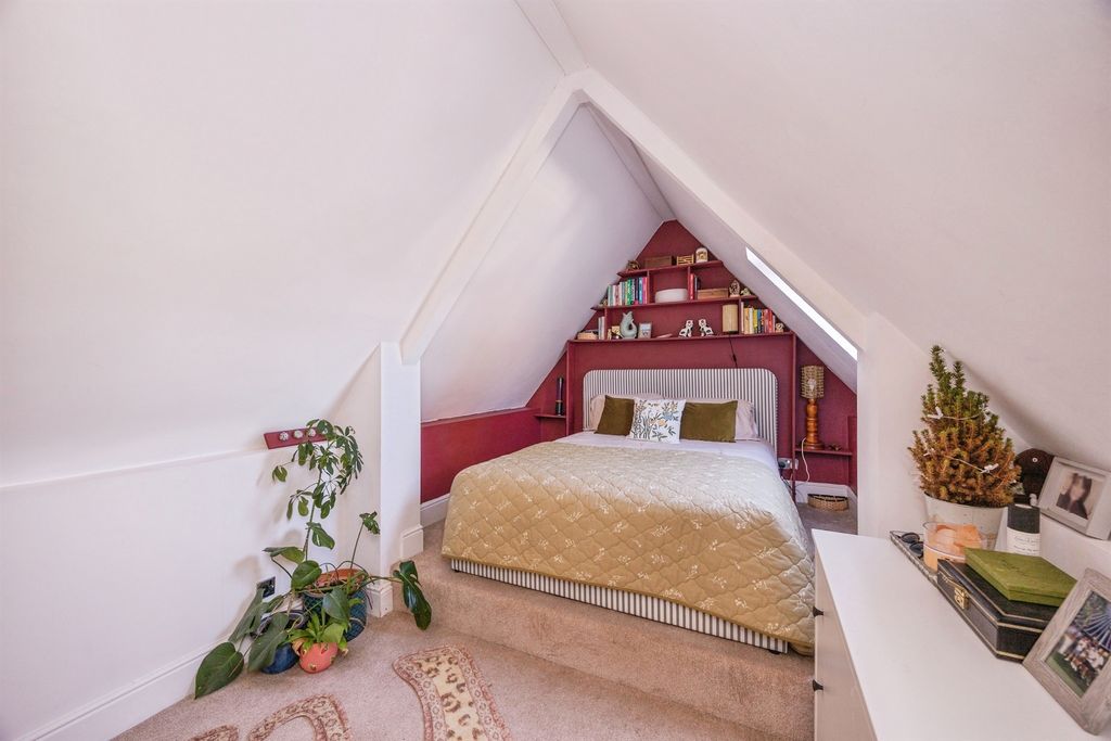 Property photo 3 of 18