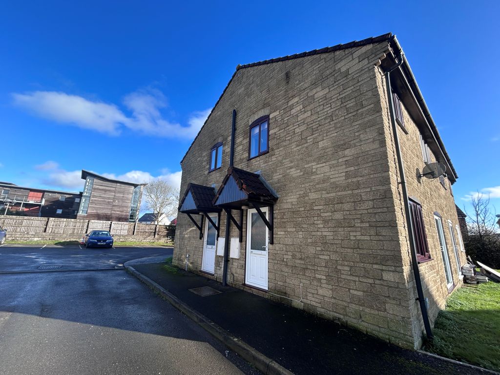 Property photo 1 of 7 Front