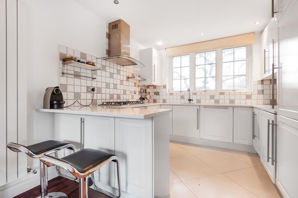 Property photo 2 of 10 Kitchen
