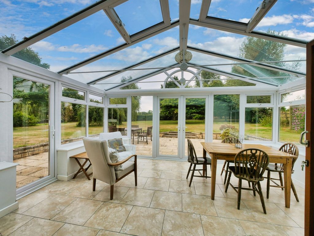 Property photo 3 of 19 Conservatory