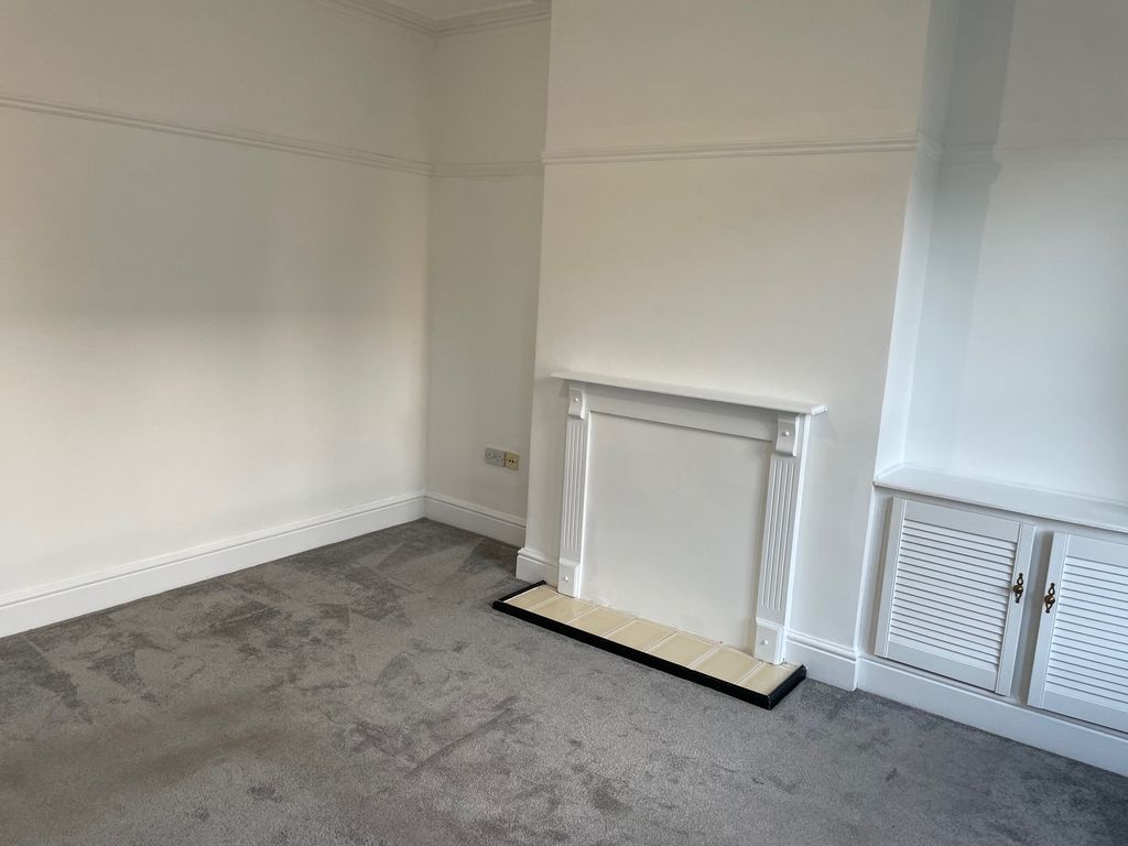 Property photo 3 of 9 Front 2