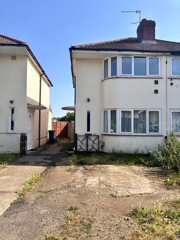 Property photo 1 of 9 3 Bed Semi-Detached House To Rent Longford Avenue, Feltham Tw14