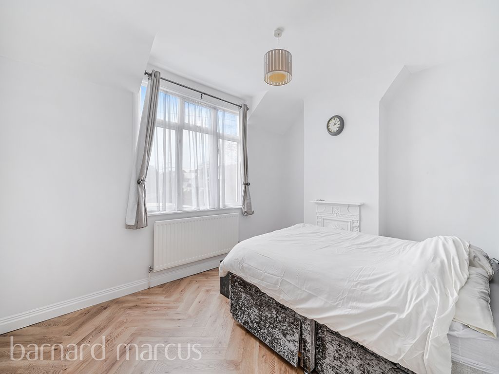 Property photo 3 of 8 Bedroom 1