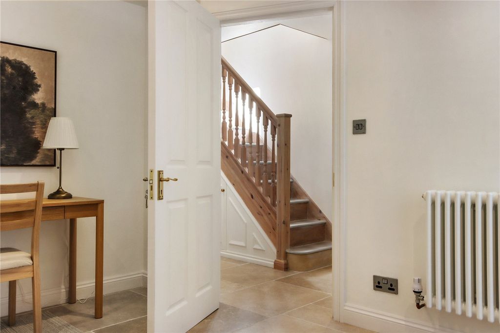 Property photo 3 of 15 Ground Floor