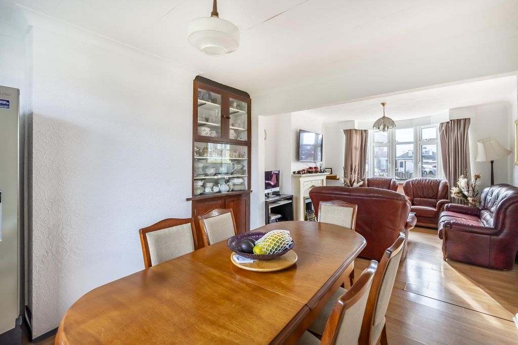 Property photo 3 of 18 Dining Room