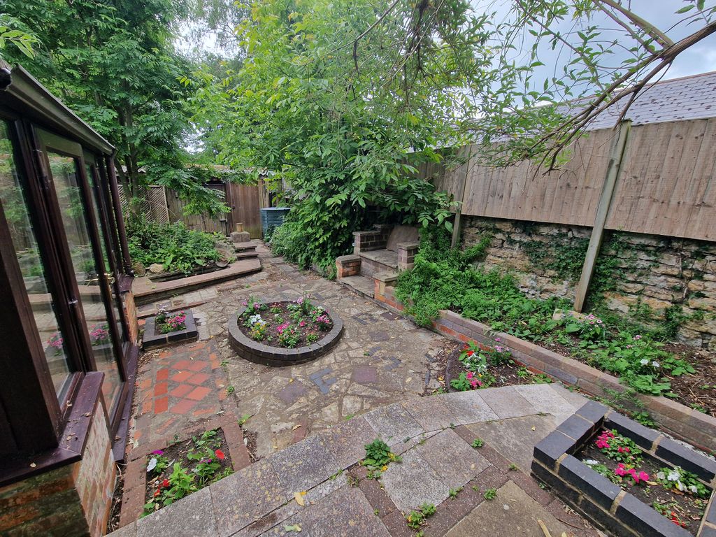 Property photo 2 of 21 Garden
