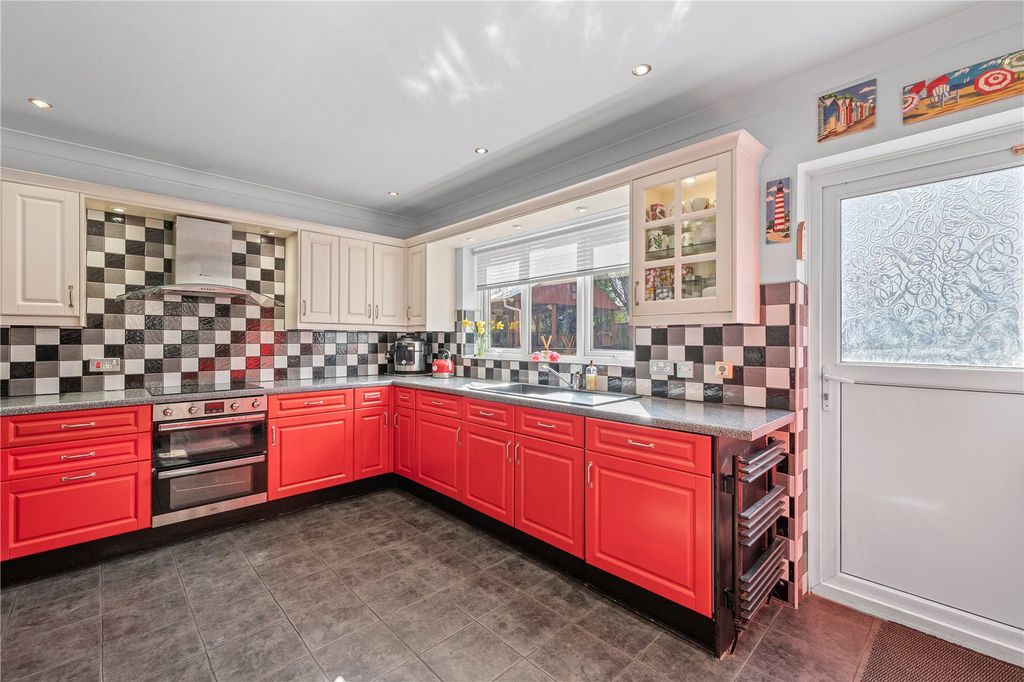Property photo 3 of 42 Picture No. 18