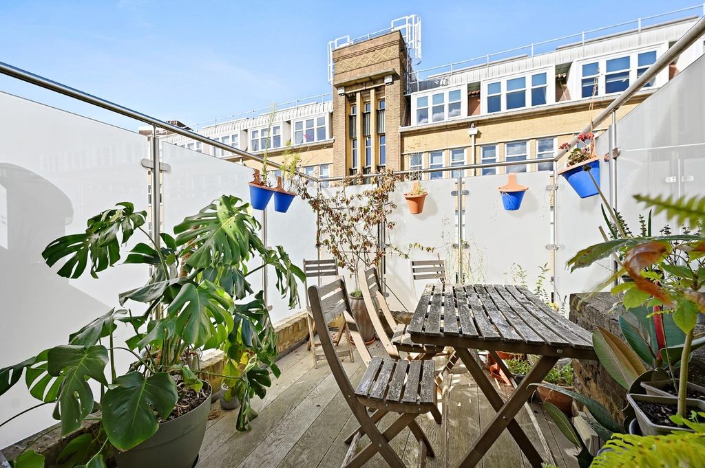 Property photo 3 of 13 Fb -Minford Gardens - Roof Terrace1 (1).Jpg