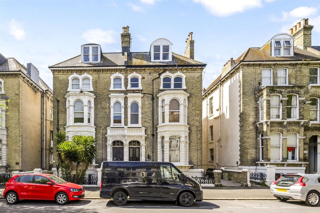 Property photo 1 of 12 Tisbury Road_57_4-013.Jpg