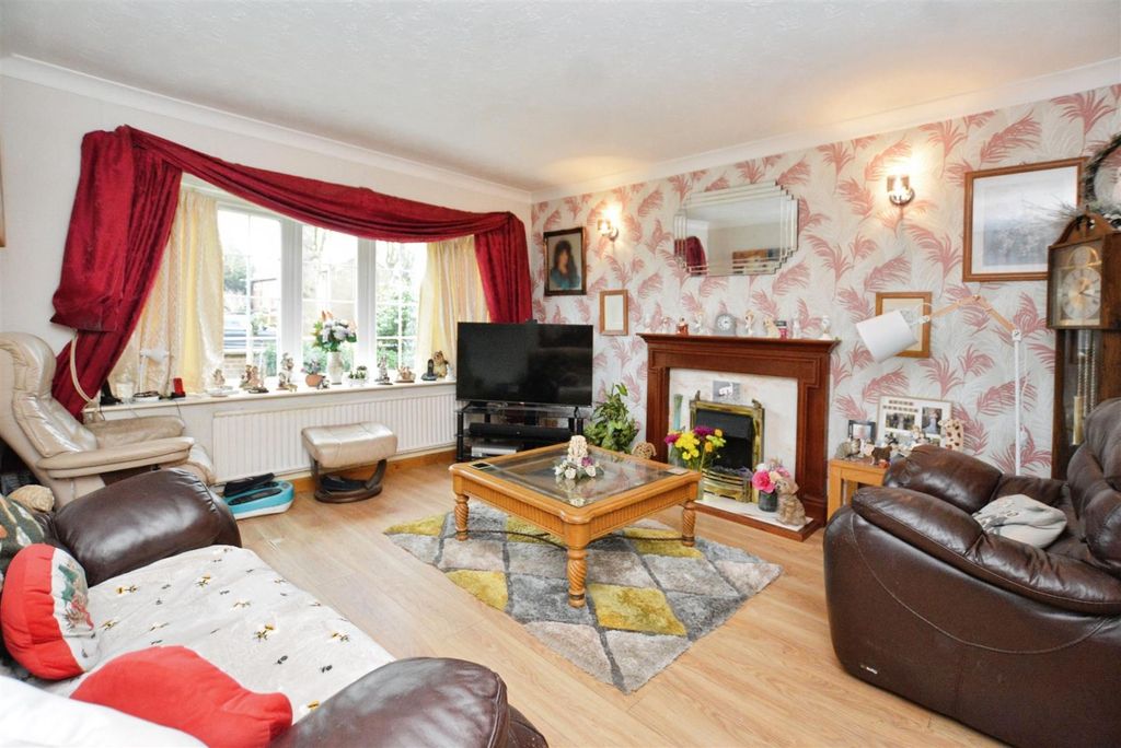 Property photo 2 of 22 Living Room