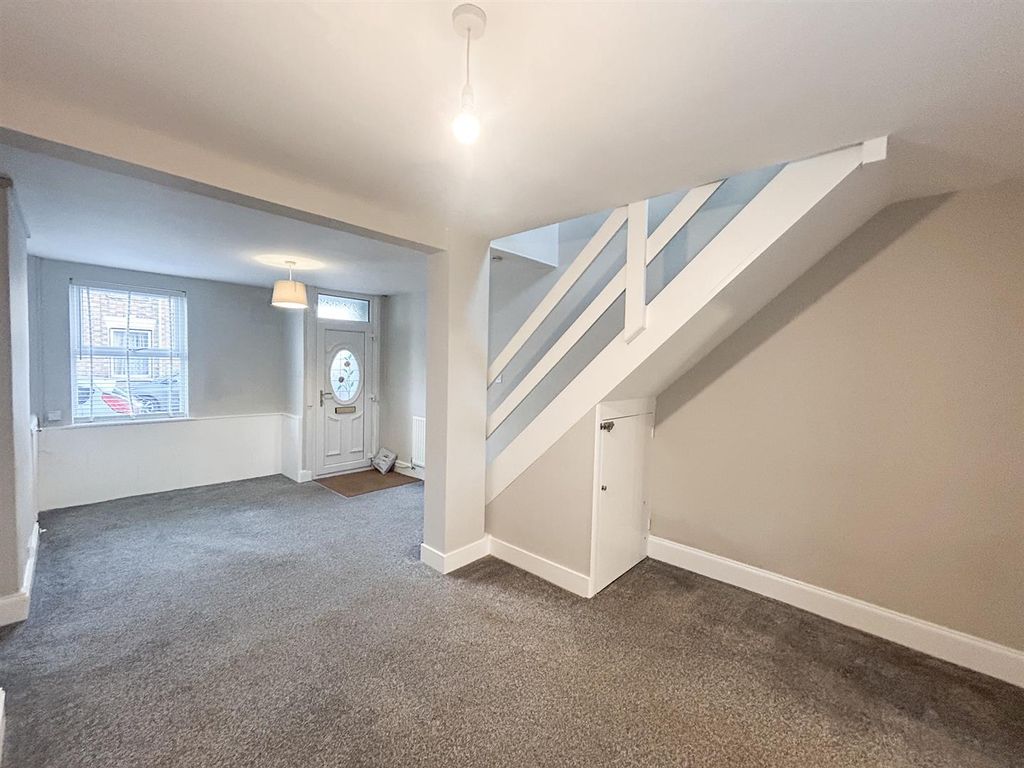 Property photo 3 of 10 Lounge/Dining Area