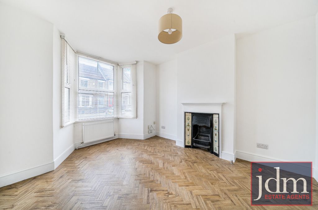 Property photo 3 of 7 Reception