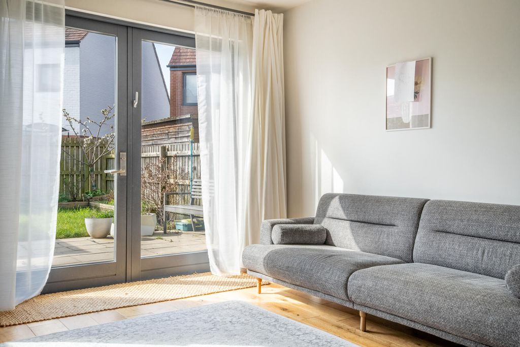 Property photo 3 of 15 Living Room