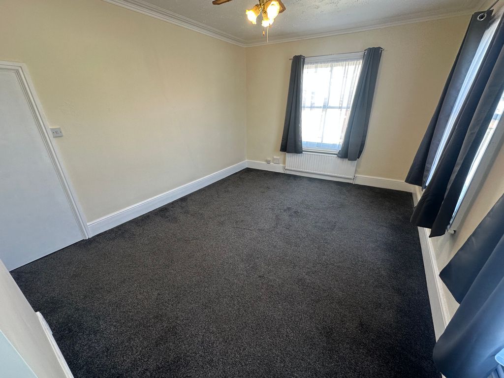 Property photo 2 of 4 Living Room