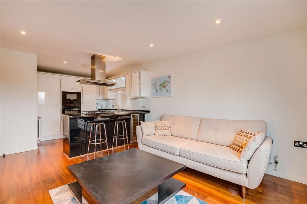 Property photo 1 of 5