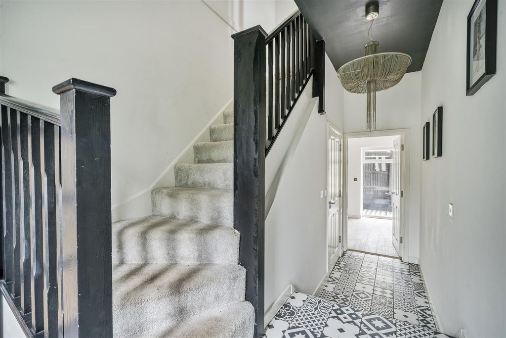 Property photo 3 of 21 1271580-33-6825Ec48E9cc3-Arw.Jpg