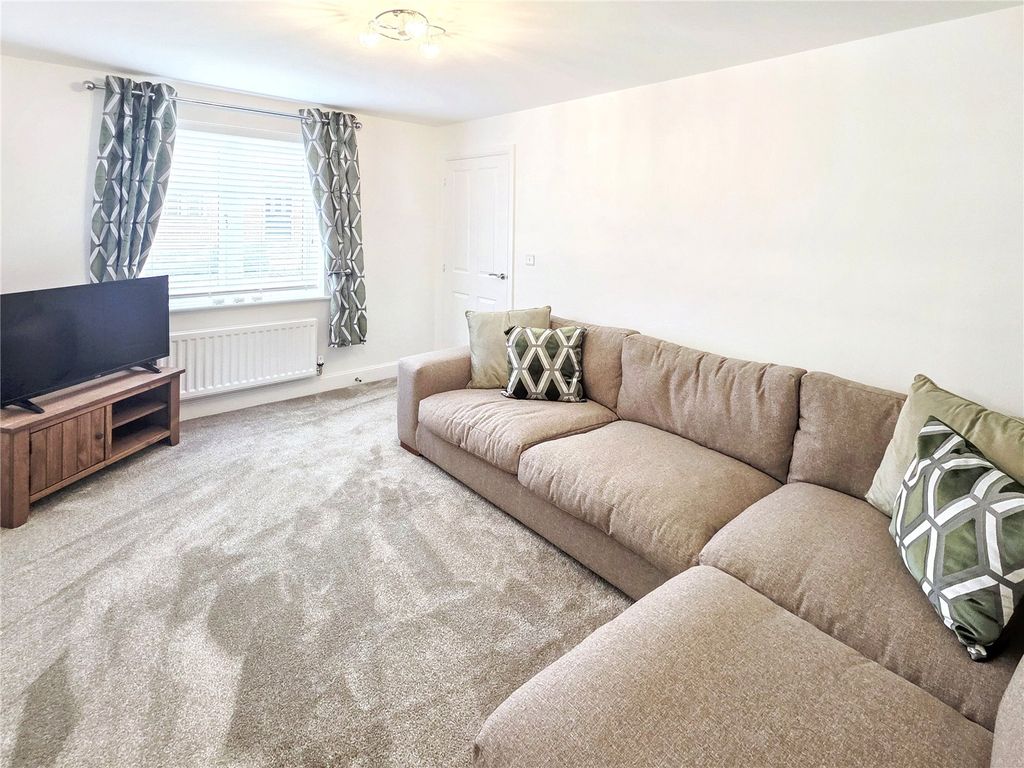 Property photo 2 of 19 Picture No. 30