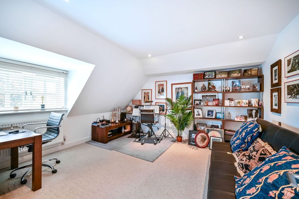 Additional image 13 of 3 bed flat for saleBoulters Lock Island, Maidenhead SL6