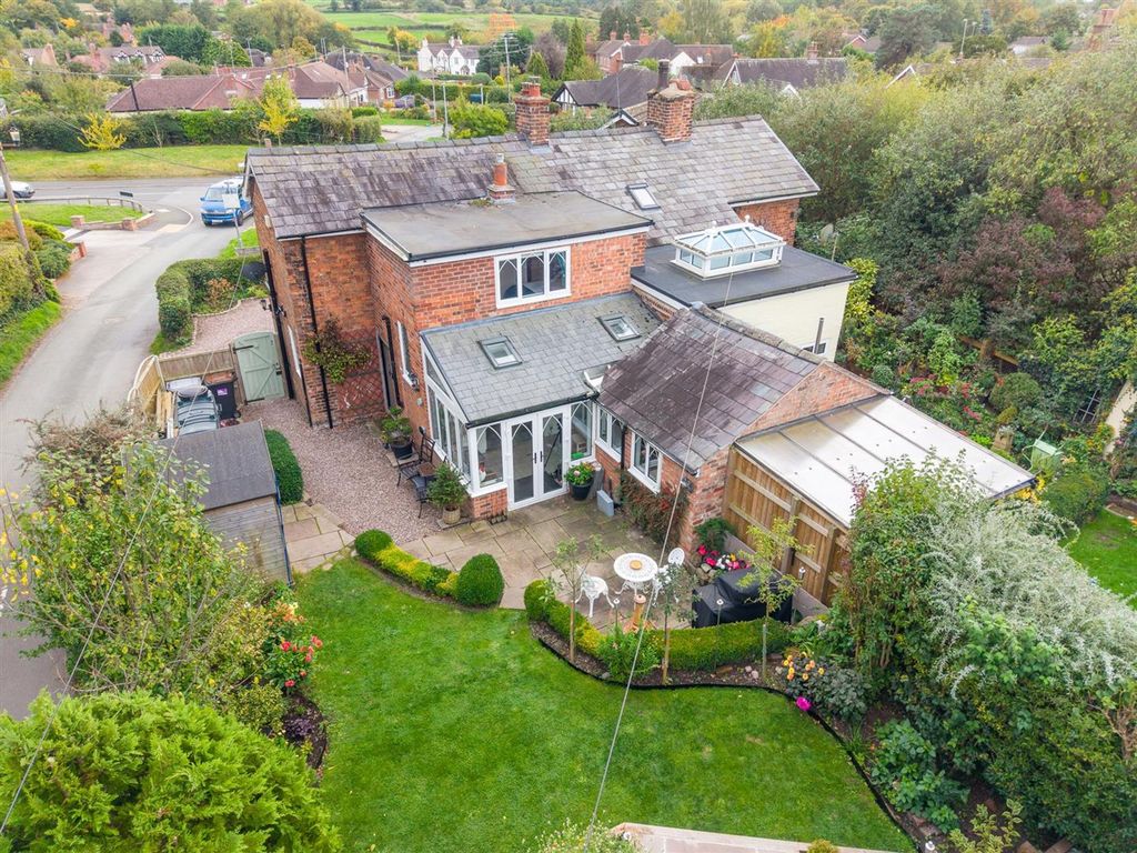 Property photo 3 of 32 Hencottage-5.Jpg