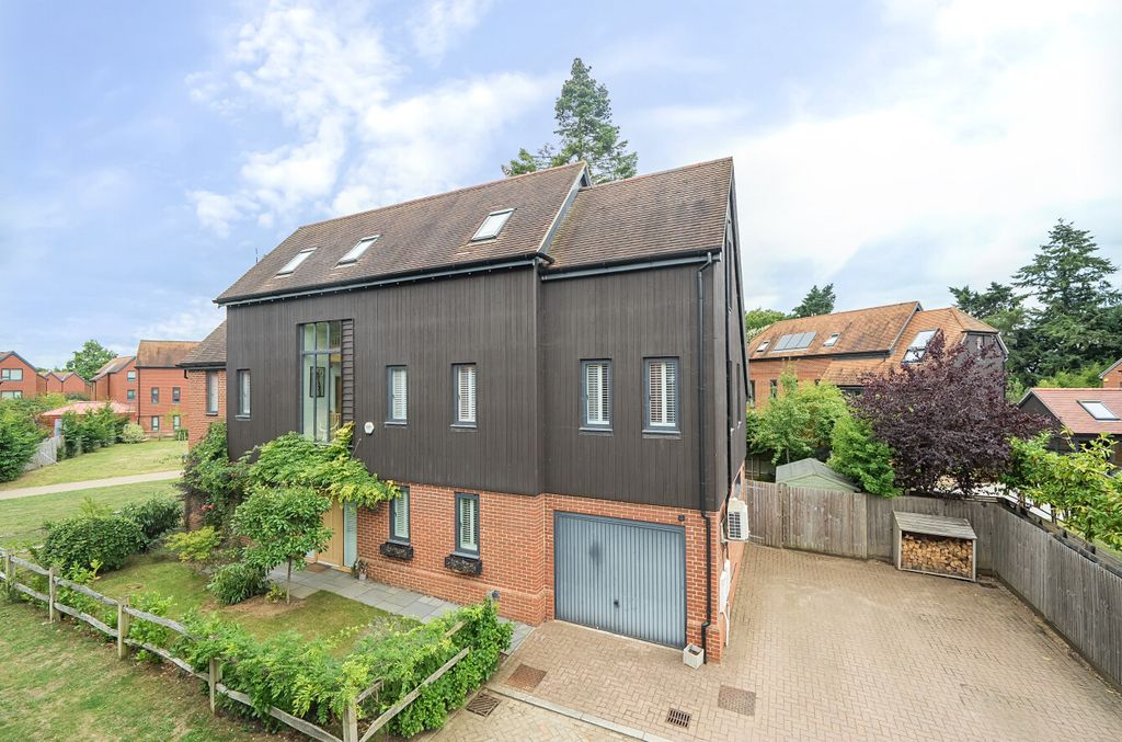 Property photo 1 of 25 1329946-2-68A35Fd...