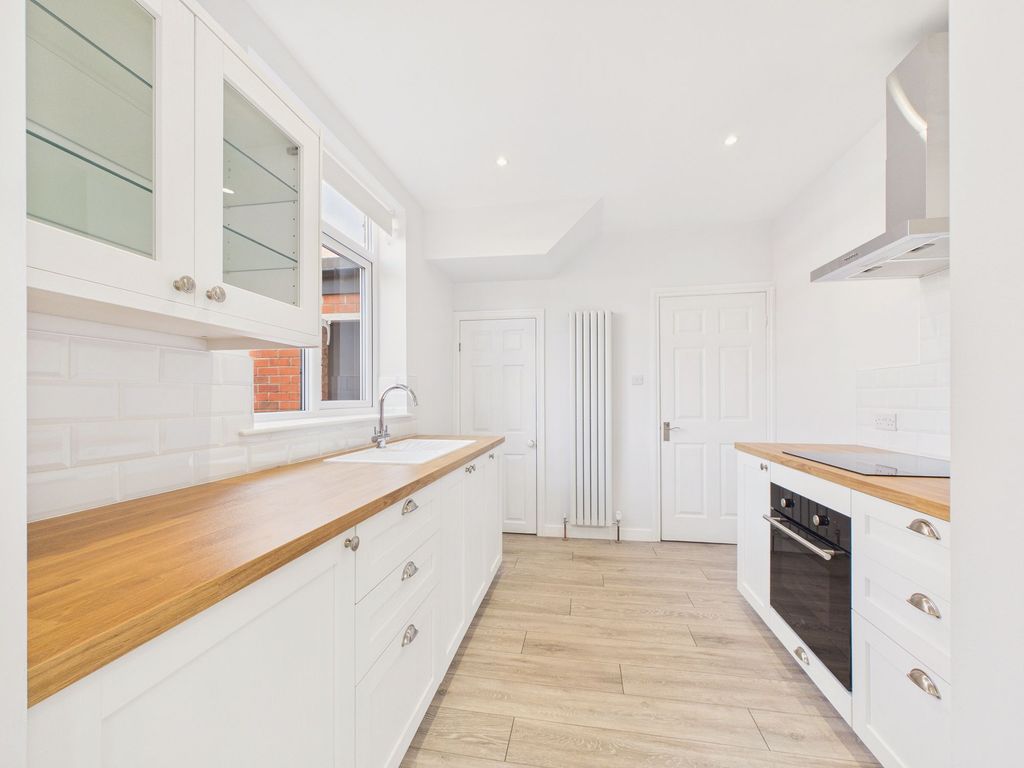 Property photo 3 of 13 Kitchen