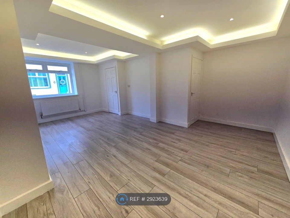 Property photo 3 of 11 Lounge/Diner
