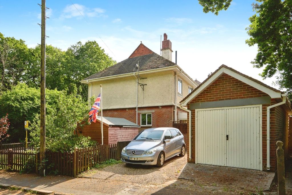 Property photo 2 of 18 Parking &amp; Garage