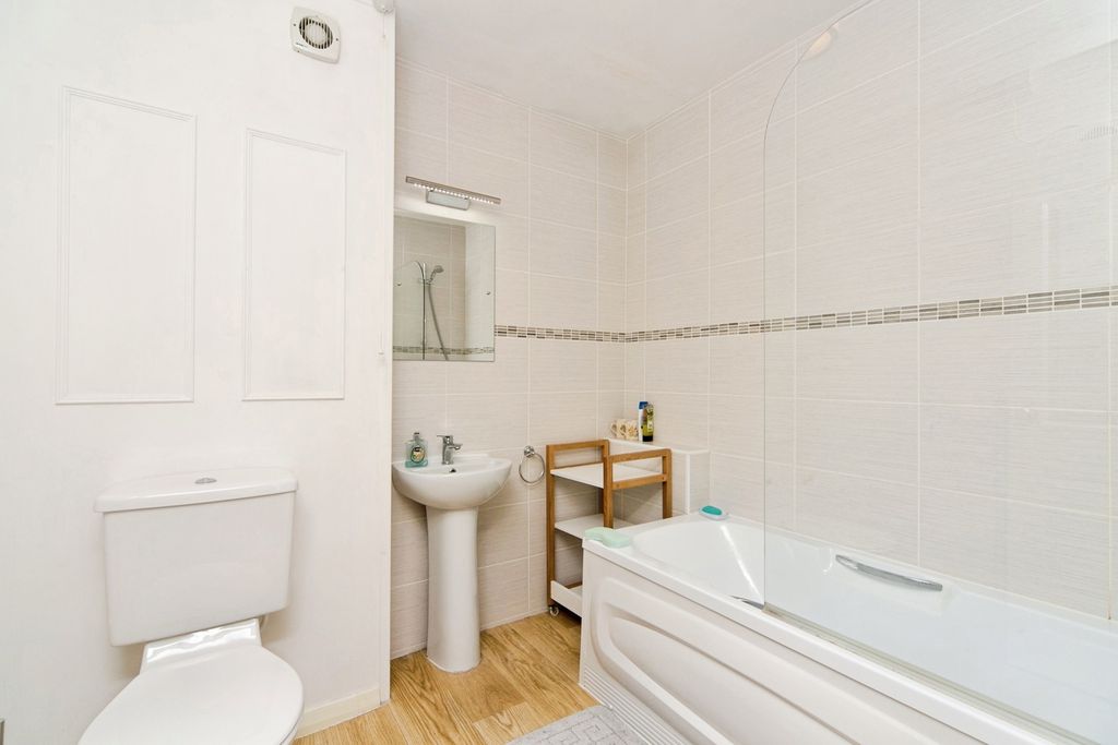 Additional image 9 of 3 bed flat for saleRiverside Court, Deganwy, Conwy LL31