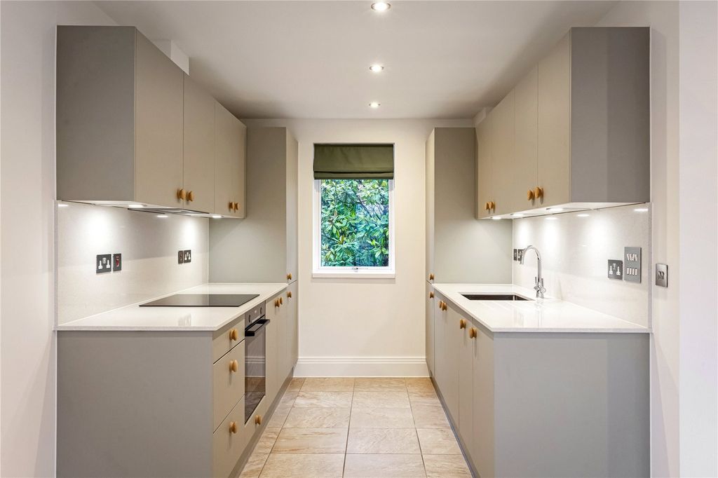 Property photo 3 of 16 House. Partnership