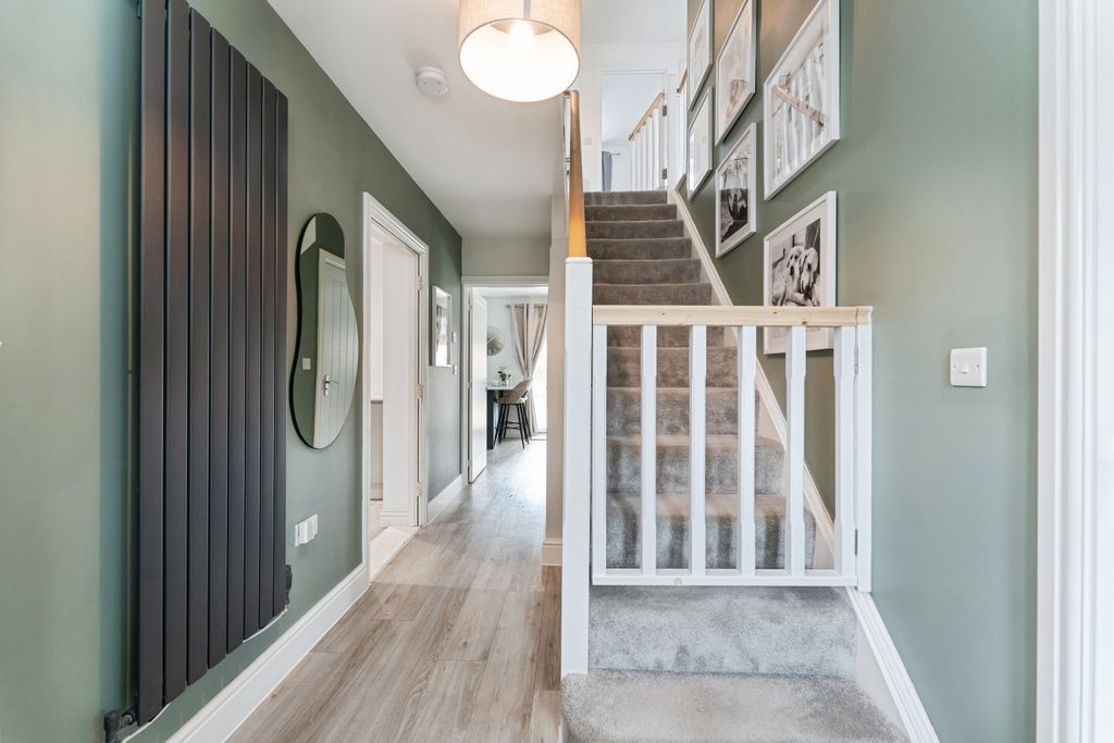 Property photo 2 of 20 Entrance Hallway