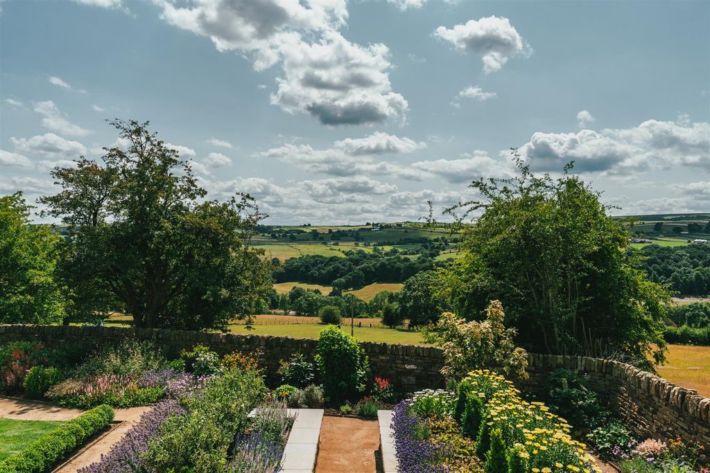 Property photo 3 of 72 Exterior And Gardens