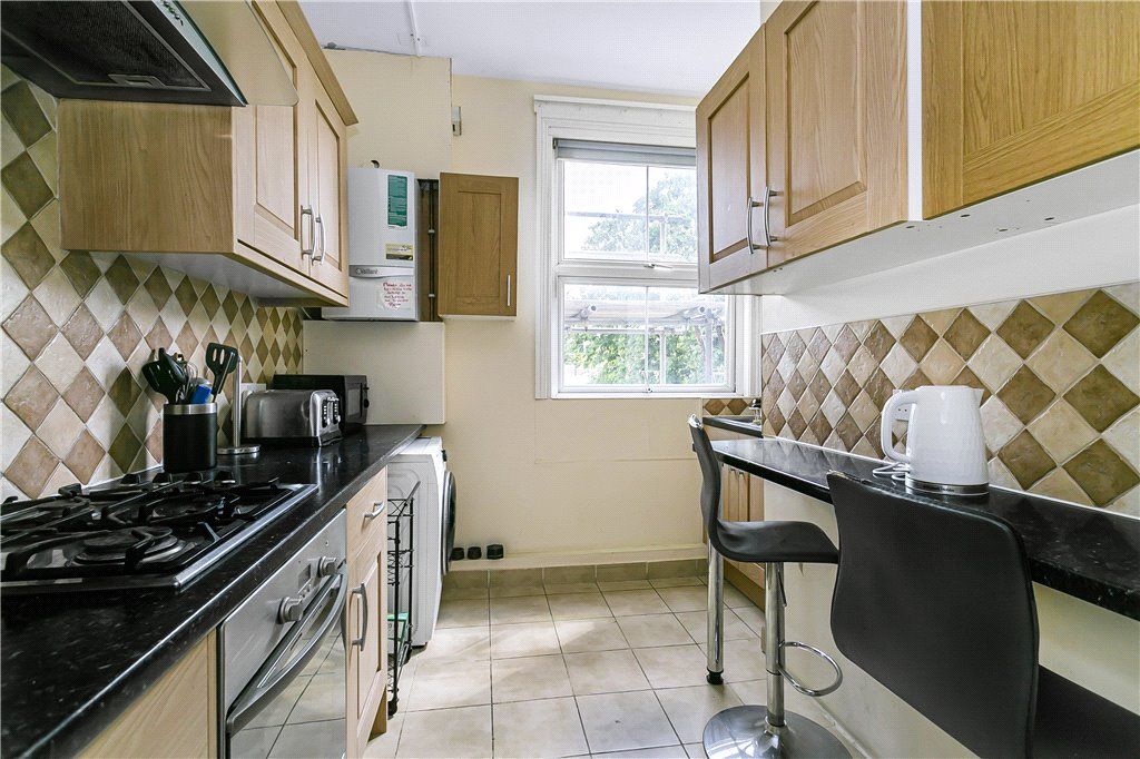 Property photo 3 of 11 Kitchen
