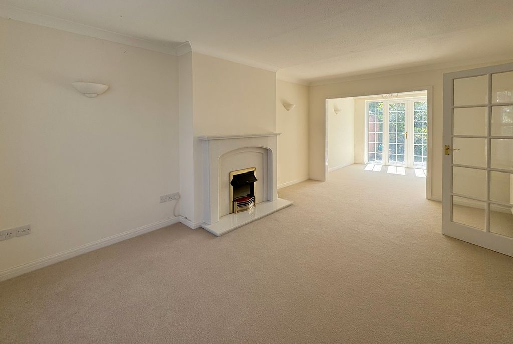 Property photo 3 of 7 5Wp Sitting Room