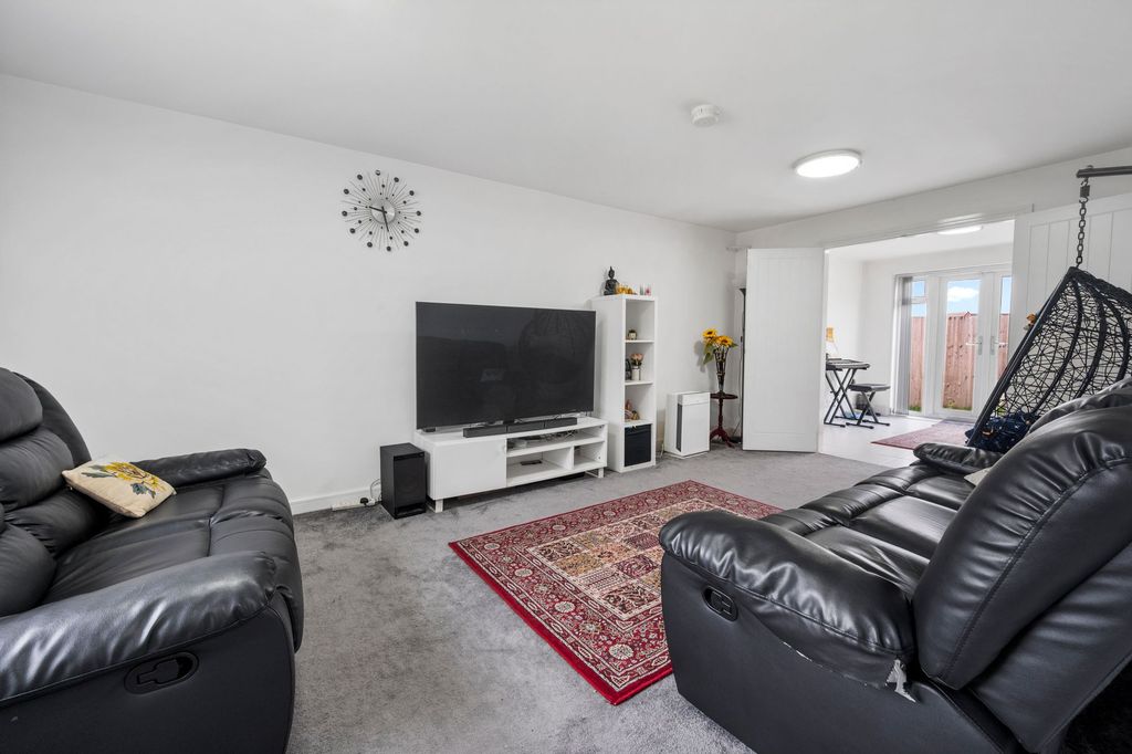 Property photo 2 of 32